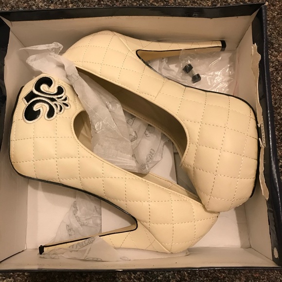 Dereon “Groove” heels. Sz8 offwhite (cream) colour - Picture 15 of 16